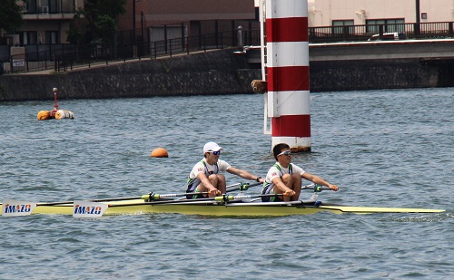 優勝を果たした越智選手(右)岡部選手(左)
 