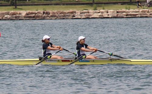 ラストスパートで力を振り絞る小原選手(右)杉原選手(左)