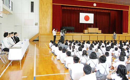 児童代表よりお礼の言葉を頂く(近見小学校)
